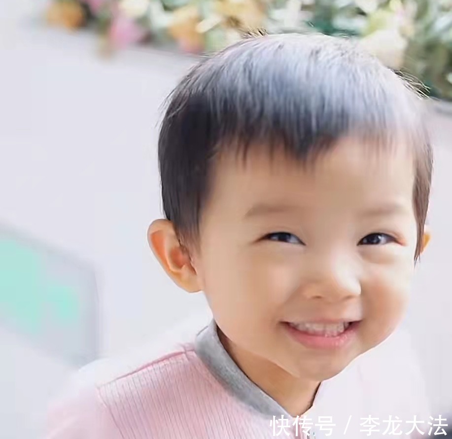 天赐|山东67岁老妇怀孕,儿女表示要断绝关系,2年后,老妇带娃直播