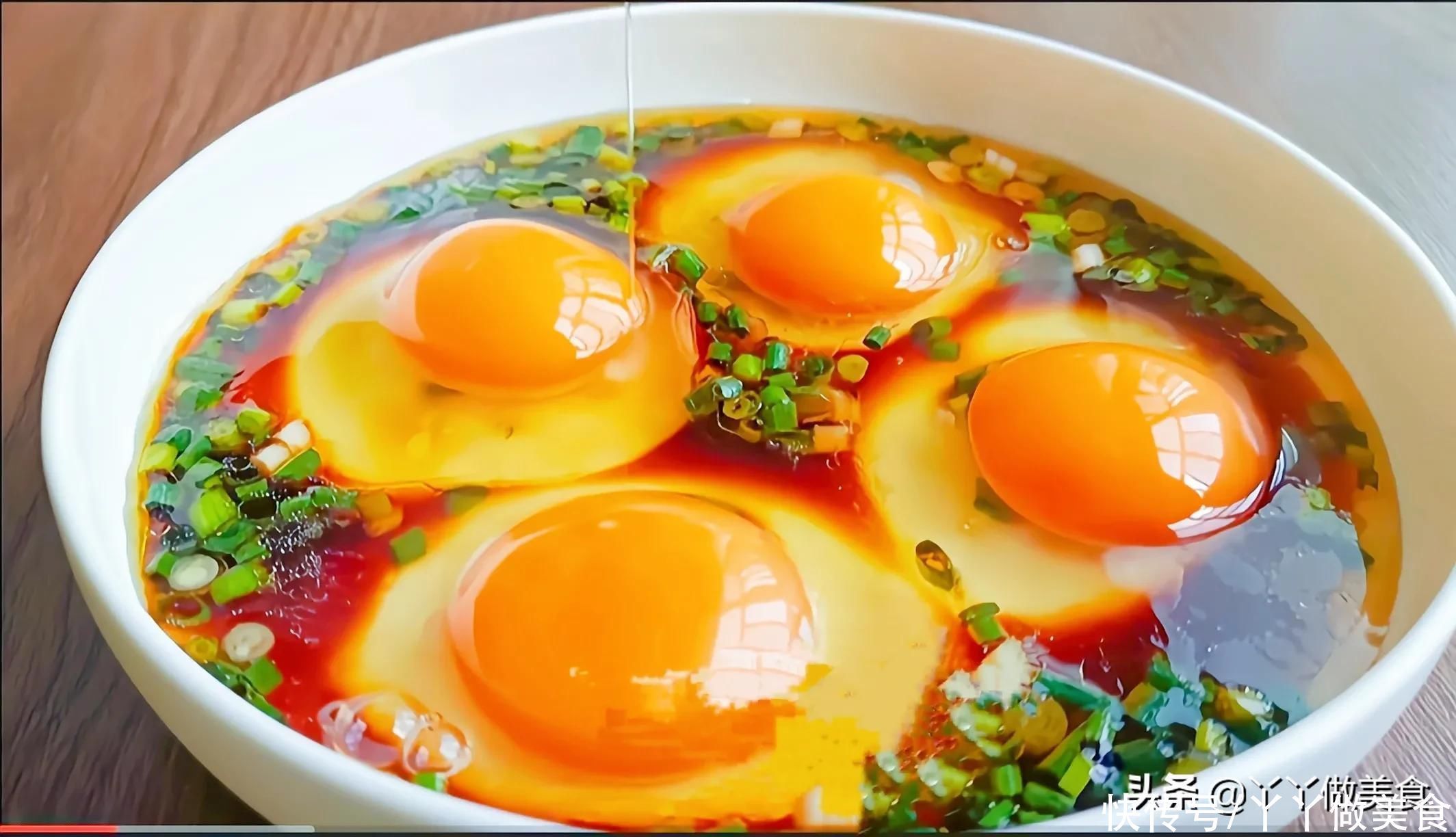 最近很火的鸡蛋做法，饭店卖45一盘，在家成本不到5元，真解馋