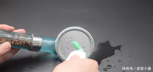 水垢|把牙膏挤到淋浴喷头上,一年能省下不少钱,解决了很多家庭的困扰