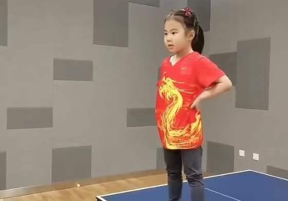 反省|王楠女儿被教练罚站球台,数手指反省,富豪郭斌发文自嘲是破爹
