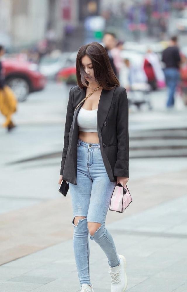 穿着破旧牛仔裤, 创造独特的美, 展现你的个性魅力