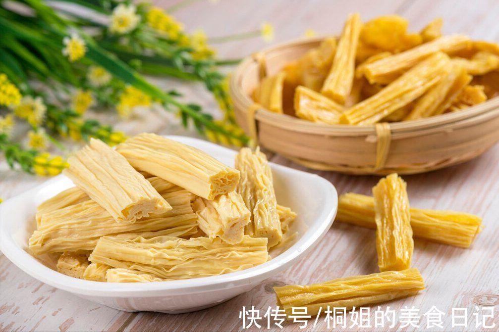 泡腐竹，不要放在水里就泡，饭店常用这方法，泡发快速不夹生