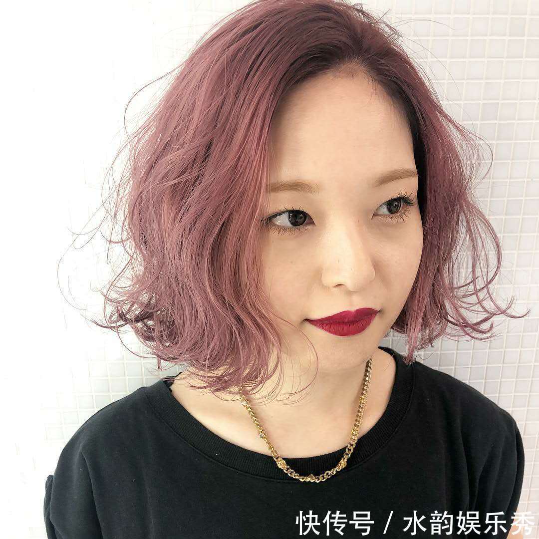 羊毛卷已经“失宠”了,今年流行“烫大弯”,长发短发都能烫