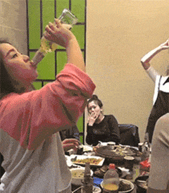 |搞笑GIF:摄影师你别晃了好不好我都看不清