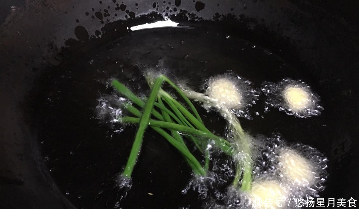油泼辣子|香辣的秘制油泼辣子,味道丰富,操作简单,拌面条太好吃了!