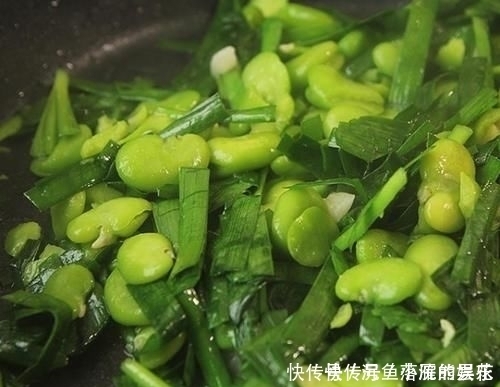 蚕豆加它一起炒,称天然“泻药菜”,抚平大肚腩,越吃越瘦,便秘没了