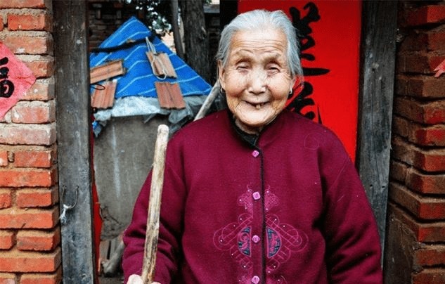 耳垂|不论男女，这两处越“大”，可能越长寿，占了一个也很幸运