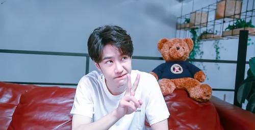 《天天向上》又没有王一博的镜头，“天妈”的回应亮了