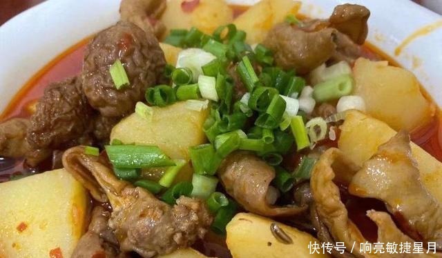 成都一家藏在巷子里的30年肥肠馆子,每天人气爆棚,上菜全靠吼