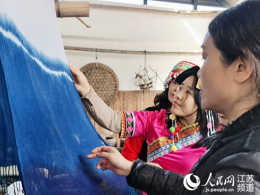 艾蓝|探访南通艾蓝染色技艺制作:白布秒变"山水画"