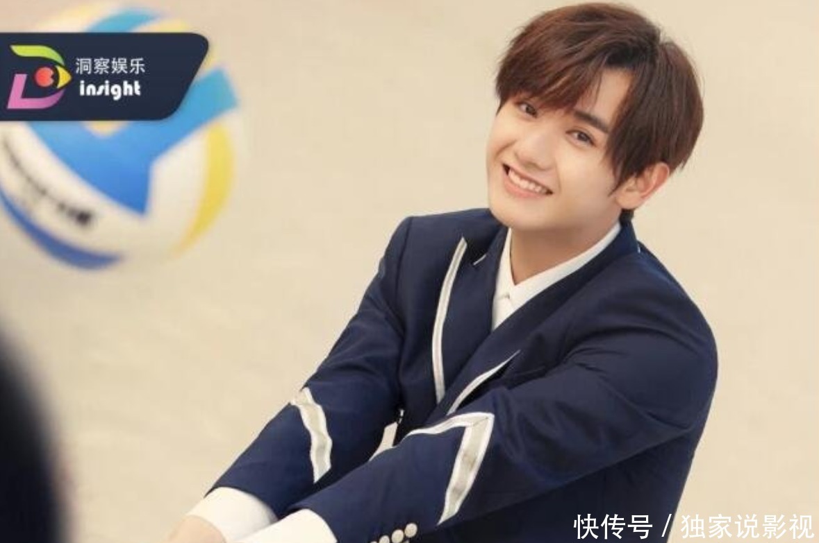 杨幂力挺周柯宇,起底INTO1成员的原公司,谁的背景更硬?