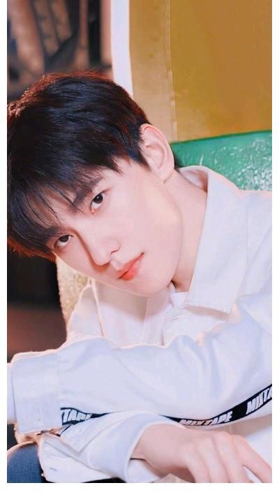 耀慶哥|陳立農(nóng)王耀慶玩打手板游戲，嗨到極點時，農(nóng)個笑成地主家的“傻兒子”