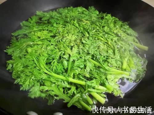小面姨|这种蔬菜做早餐饼,咬一口满嘴香,隔三差五做一次,比韭菜饼好吃