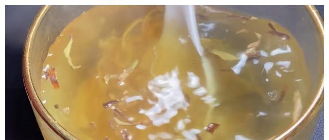 小黎|橘子皮加生姜,88岁老人长寿秘方,每天一杯,腿脚有力身体好