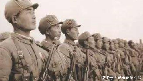 一中|开国少将去连队视察，却发现一中将在连队当兵，立即给他敬礼！