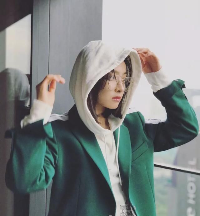 牛仔外套|我想穿帽衫, 还不想像假小子! 这种7种穿法不仅优雅, 还能显气场