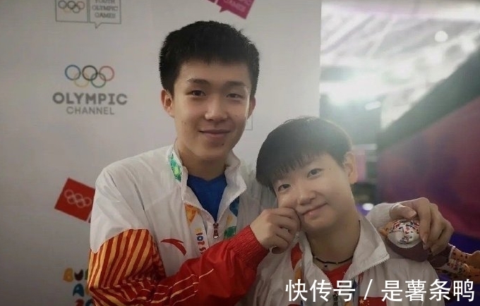 国乒|国乒不成文的规定，想捏孙颖莎脸是有条件的，孙颖莎：符合才让捏
