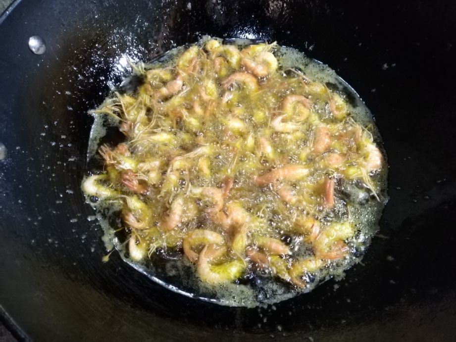 河虾肉嫩香浓，全盘扫光，跟着主厨步骤走，你也能在人前露一手