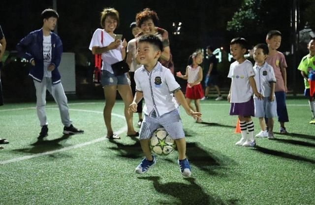 抵抗力|“谁有吃的给我孩子吃一点”父亲在公交上求助,得知原因乘客泪奔