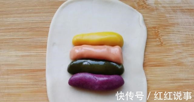 酥皮月饼|中秋来点不一样的,五彩月饼颜值高,酥软不腻味道好!