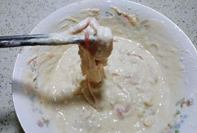 炸酥肉时,掌握好“调面糊”方法,出锅后又酥又香,比买的实惠