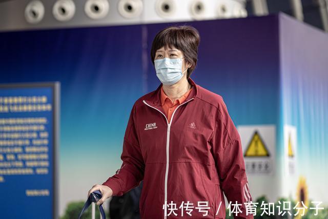 主教练|中国女排选帅迎来最新进展:郎平在美国,电话沟通选主教练!