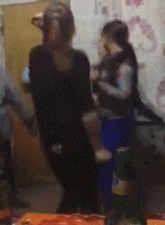 尾巴|收木头回家发现车上有一个尾巴，这是什么哈哈哈哈网友的回复亮了！