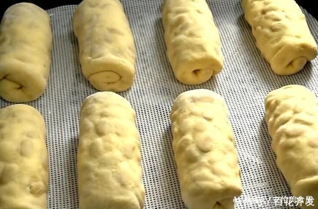 入秋后,吃包子吃馒头,不如吃它,简单一卷香软营养,我1周做3回
