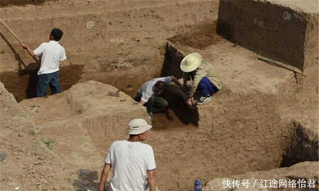 神灵|滕县出土画像石,画中伏羲女娲手捧圆盘,专家:代表汉代的“神”