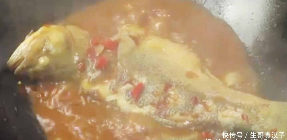 破皮|无论煎什么鱼，想要不破皮不粘锅，别直接下锅，教你一招