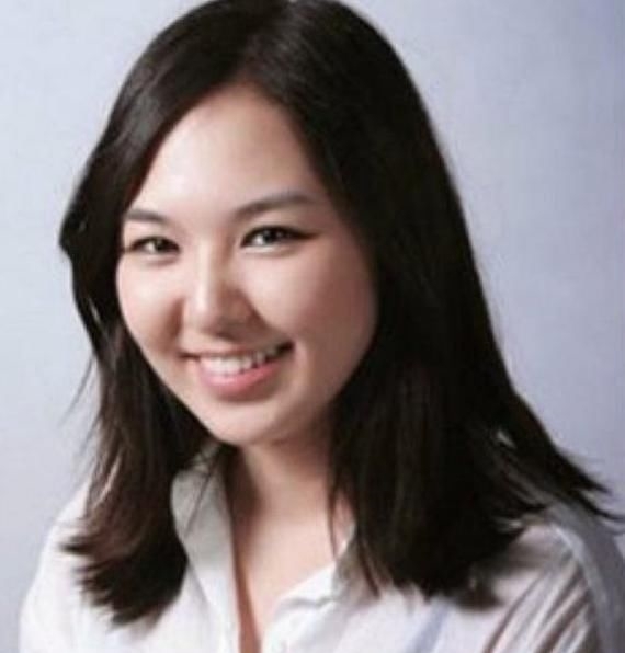 张润贞 她坠落舞台消失一年!如今再度复出主持,身体真实状态令人落泪