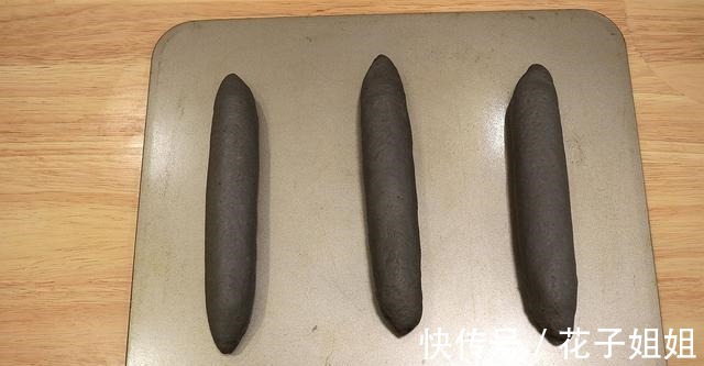 好吃|黑芝麻肠仔包,居家快手面包,健康营养又好吃!