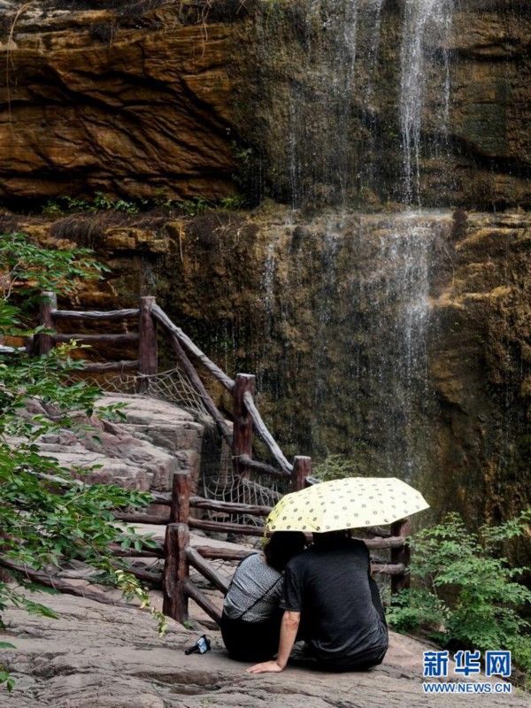 丹霞地貌|夏日红石峡