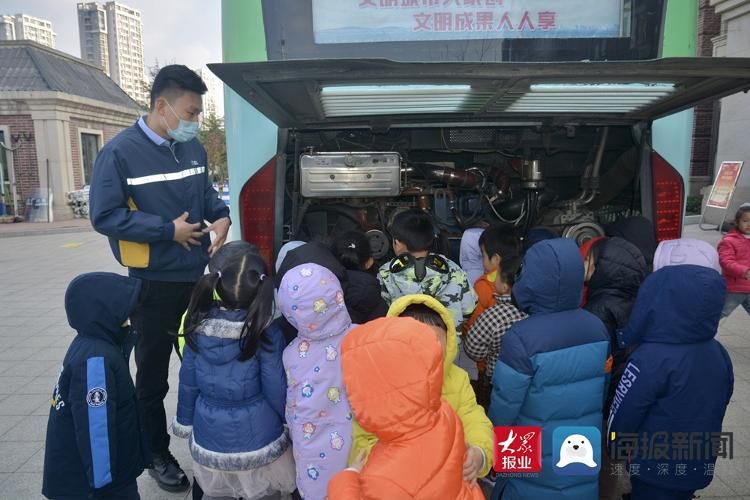 公交车|青岛真情巴士公交志愿者走进幼儿园开展乘车安全知识课堂活动