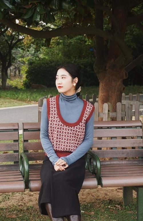 打底衫别乱选，挑对了时髦还好看，带你深入剖析各种款式和配色