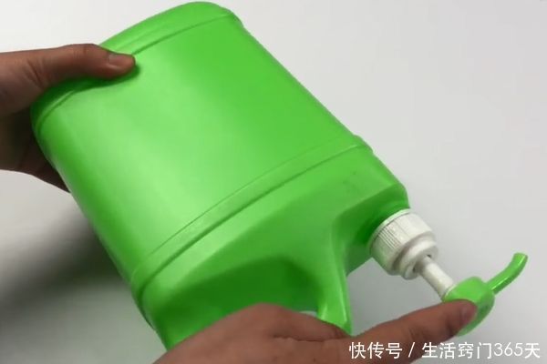 耗油|今天才知道，洗洁精按压嘴真是个宝，放厨房特别“值钱”，太实用