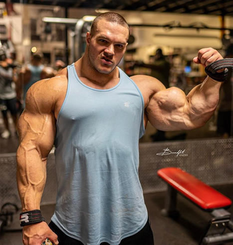 健美之星|25岁的肌肉巨兽，臂围达到58厘米，堪称未来的“健美之星”