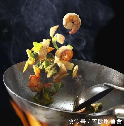伤害|这5个容易伤害身体健康的炒菜坏习惯，看你中了几个？