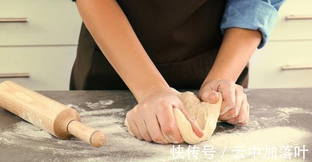 陕西正宗油泼面的做法，掌握这几点，做出来就特别好吃！