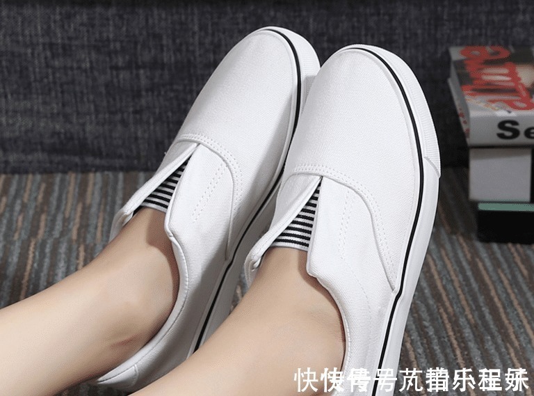 帆布鞋 中国又出一女鞋叫妈妈鞋,时髦不累脚,走路轻巧显年轻