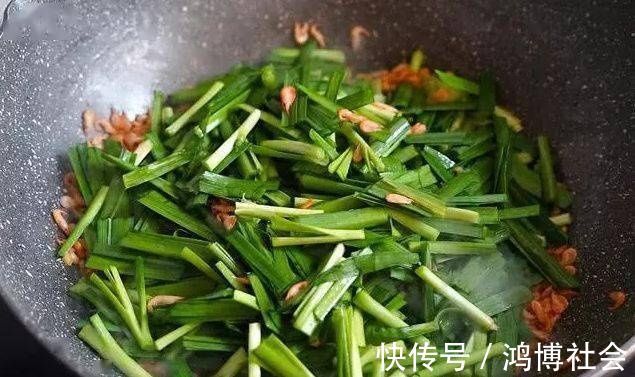 韭菜炒小虾，有红有绿，不错的下酒下饭菜！