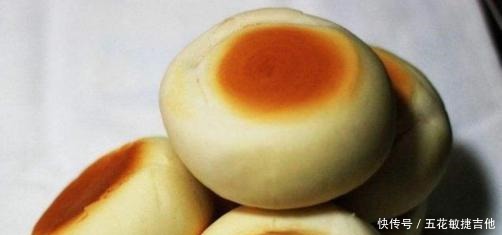 1碗面粉配2个鸡蛋，无水无油，柔软可口，营养丰富，比面包还香