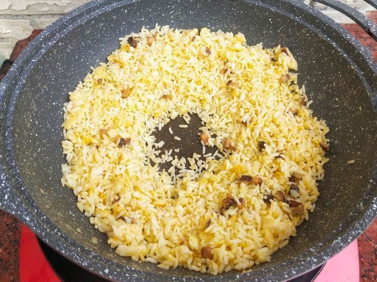 炒饭新做法,简单又美味,吃上就不愿意停下来