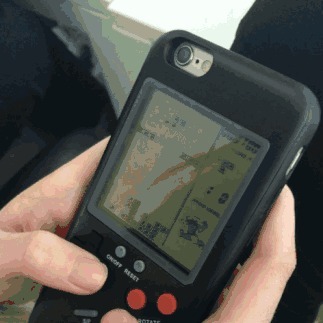 |搞笑GIF：妹子这恩爱秀的，真是让人措手不及啊