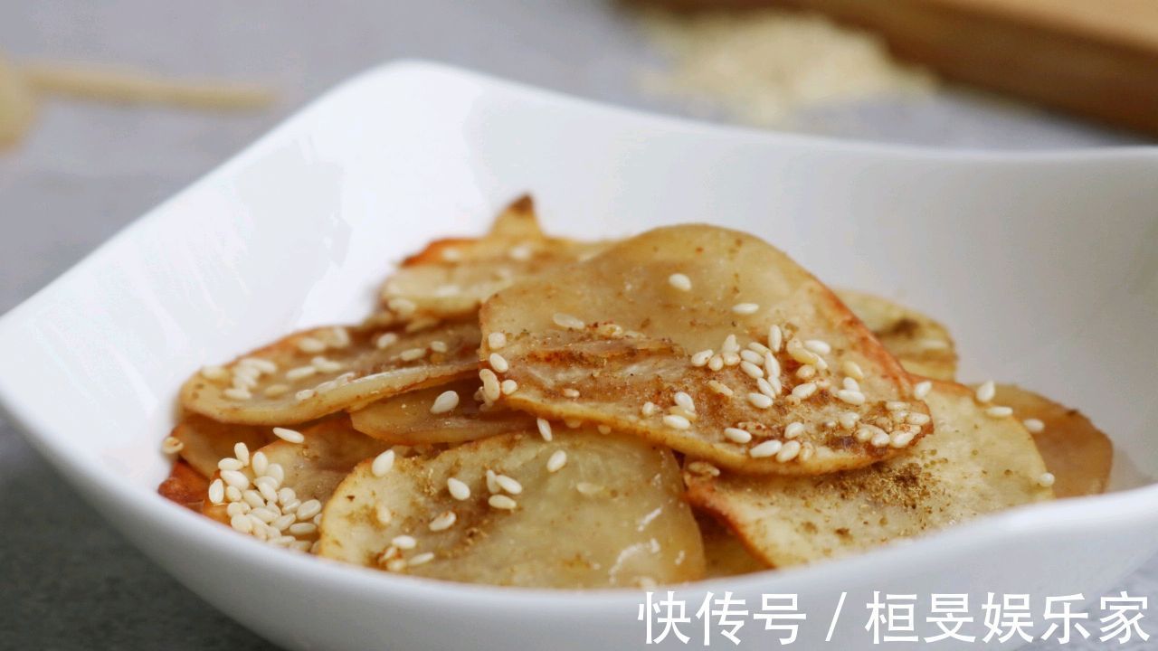 好吃|土豆超好吃的做法，不炒不炖，一次做三个土豆不够吃，一看就会做