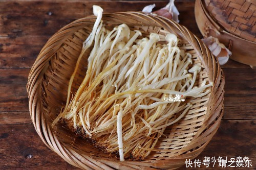 金针菇凉拌还是第一次吃,没想到味道这么好,吃过一次就忘不了