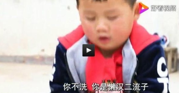 无言以对|4岁男娃帮忙洗弟弟尿布，边洗边骂爸爸二流子，爸爸无言以对