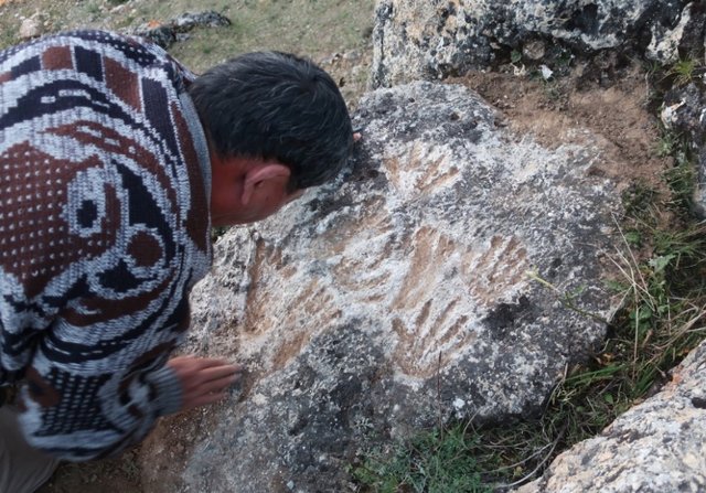 温泉|邱桑温泉发现了20万年前的脚印，专家说:古代智人曾在这里生活