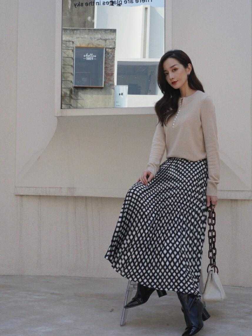 曲线|半身裙的N种搭配方法，简约大气又高级，实用性强