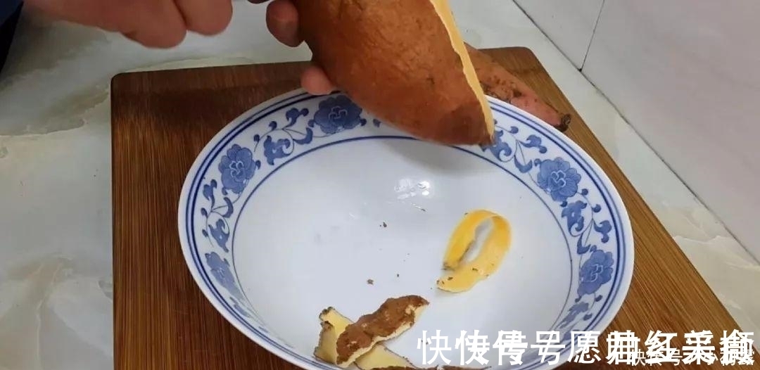 红薯这样做才最好吃,一蒸一切,比豆沙糕都好吃,一口一个真解馋
